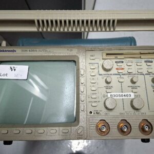 Oscilloscope de marque Tektronics modèle TDS 420A. (rdj labo cem)