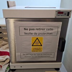 Armoire de décontamination pour courrier de marque UVpro modèle EKB100. (accueil)