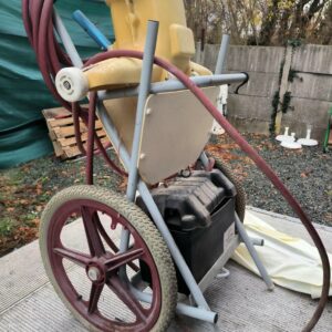 Chariot de nettoyage et d’aspiration pour piscine. Localisation; 30 rue Beauregard 60440 Nanteuil-le-Haudouin.