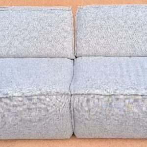 Canapé de marque FEST Amsterdam modèle Edge, modulable, recouvert de tissu gris. 71 x 254 x 103 cm. Adresse de retrait : 30 rue Beauregard 60440 Nanteuil-le-Haudouin.