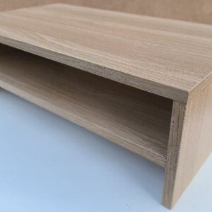 Réhausseur d'écran en bois. 14 x 42,5 x 23,5 cm. 2 unités. Vendu à l'unité avec faculté de réunion. Adresse de retrait : 30 rue Beauregard 60440 Nanteuil-le-Haudouin.