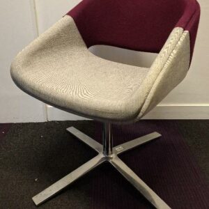 Fauteuil pivotant de marque OrangeBox modèle Pace-WU4S recouvert de tissu gris clair et feutrine violette, dossier ajouré, piétement en étoile à 4 branches en acier chromé sur patins. 77 x 56 x 57 cm (usures et tâches). 4 unités. Vendu à l'unité avec faculté de réunion. Localisation: Tour Coeur Défense - 92400 Courbevoie (TA 25ème)