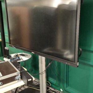 Ecran tactile intéractif 75 pouces de marque Vivitek modèle Novotouch LK7530i, vendu avec une barre de son vidéo de marque Aver modèle VB342. Localisation: Tour Coeur Défense - 92400 Courbevoie (TA cafet)