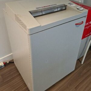 Destructeur de documents de marque Idéal modèle 4002. 95 x 64 x 59 cm. 9 unités. Vendu à l'unité avec faculté de réunion. Localisation: Tour Coeur Défense - 92400 Courbevoie (TA25; 5 unités / TB5 7ème: 1 / TB5 4ème: 1 / TB5 3ème: 1 / TB4 0 : 1)