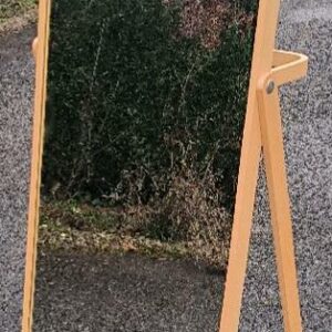 Miroir sur pied en bois naturel. Dim : 167 x 52 x 56 cm. 2 unités. Vendu à l'unité avec faculté de réunion. Localisation : 30 rue Beauregard 60440 Nanteuil-le-Haudouin