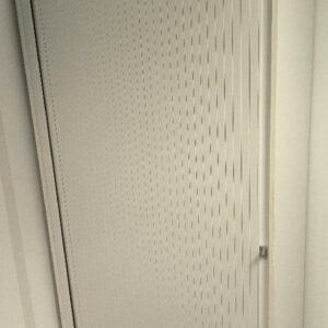 Armoire haute métallique de couleur blanche, 1 porte rideau, étagère métallique noire. Dim : 192 x 100 x 44 cm. 96 UNITÉS AU TOTAL. (étiquette 5002)

4eme étage salle 401 : 2 unités 
4ème étage open-space rouge : 2 unités 
4ème étage salle 410 : 1 unité 
4ème étage open-space vert : 1 unité 
3ème étage open-space rouge : 12 unités 
3ème étage open-space bleu : 19 unités 
2ème étage open-space bleu : 9 unités 
1er étage BVP rouge : 3 unités 
Niveau 0 sale numérisation OPC : 4 unités 
Niveau 0 salle service courrier : 1 unité 
Niveau 0 salle service administratif : 1 unité 
Niveau 0 salle dépôt de courriers : 1 unité 
Niveau -1 réserve : 40 unités