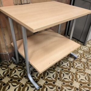 Table d'appoint avec deux plateaux en bois naturel et piétements en métal de couleur gris. Dim : 73 x 80 x 60 cm. 115 UNITÉS AU TOTAL. (étiquette 5039)

5ème étage open-space vert : 1 unité
5ème étage salle 501 : 1 unité
5ème étage open-space bleu : 2 unités 
4ème étage pallier ascenseur : 1 unité
4ème étage salle 401 : 1 unité
4ème étage open-space rouge : 5 unités
4ème étage open-space bleu : 10 unités
4ème étage open-space vert : 2 unités
3ème étage open-space vert : 1 unité
3ème étage open-space rouge : 13 unités
3ème étage open-space bleu : 20 unités
3ème étage pallier ascenseur : 1 unité
2ème étage pallier ascenseur : 1 unité
2ème étage open-space vert : 5 unités
2ème étage open-space rouge : 3 unités
2ème étage open-space bleu : 16 unités
1er étage open-space vert : 2 unités
Restaurant Inter Entreprise : 3 unités 
5ème étage hall : 1 unité 
5ème étage open-space rouge : 1 unité 
1er étage open-space bleu : 1 unité 
Entresol bureau de Mme Lecoq : 1 unité 
Niveau 0 salle reprographie : 1 unité 
Niveau 0 salle à manger commune : 1 unité 
Niveau 0 salle SPI : 1 unité 
Niveau 0 salle service courrier : 3 unités 
Niveau 0 salle service administratif : 1 unité 
Niveau 0 salle dépôt courrier : 2 unités 
Niveau 0 salle base vie : 1 unité 
Niveau 0 infirmerie : 1 unité 
Niveau 0 bureau syndicat 428 : 2 unités 
Niveau 0 bureau CFTC : 1 unité 
Niveau -1 réserve : 9 unités