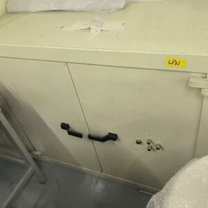 Armoire forte de couleur blanche. Dim : 101 x 120 x 48 cm. 1 UNITÉ AU TOTAL.

Niveau -1 réserve : 1 unité