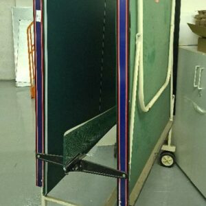 Table de ping pong sur roulettes de marque Sven Mobilo. Localisation: -1 réserve