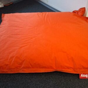 Pouf de marque Fatboy en toile de couleur orange. 175 x 135 cm. 3 unités. Localisation: 6ème étage salle 607 (2 unités) / -1 réserve (1 unité)