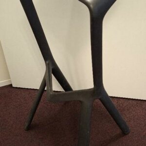 Tabouret design Constantin Grcic modèle Mura édition Plank en polypropylène noir. 80 x 38 × 36 cm. 23 unités. Localisation:  2ème étage zone rouge (3 unités) / 0 salle à manger commune (20 unités)