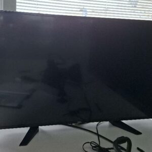 Moniteur 43 pouces de marque Nec modèle E436, sur pied. 2 unités. Localisation: 5ème étage zone verte