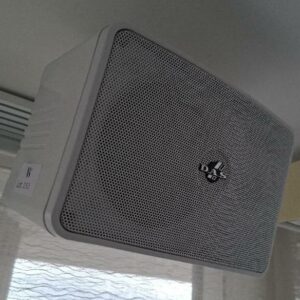 Enceinte de marque DAS modèle Factor 5T. 4 unités. Localisation: 6ème étage salle conseil (2 unités) / 5ème étage bureau F. Schneider (2 unités)