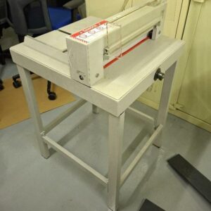 Massicot de marque Idéal modèle 3905. 100 x 55 x 59 cm. Localisation: -1 réserve