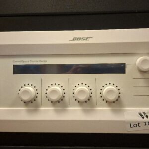 Control center de marque Bose modèle ControlSpace CC-64. Localisation: auditorium