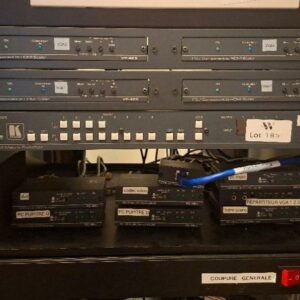 Matrix switcher de marque Kramer modèle VS84H et 4 modules VP425. Localisation: auditorium