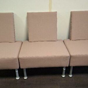 Fauteuil d'attente recouvert de tissu beige, piétement en acier laqué gris (qq tâches, usures) 81 x 68 x 72 cm. 14 unités. Localisation: 5ème étage (3 unités) / 4ème étage (4 unités) / 3ème étage (4 unités) / 2ème étage (3 unités)