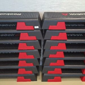 14 steps de marque Reebok. 16 x 97 x 37 cm. Localisation: Entresol salle sport