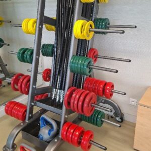 Support sur roulettes avec haltères dont 1,25 / 2,5 kg / 5 kg. Localisation: Entresol salle sport
