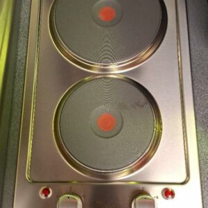 Plaque électrique 2 feux de marque Whirlpool. 51 x 28,5 cm. Localisation: 6ème étage office (étiquette 503)