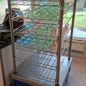 Présentoir à verres sur roulettes de marque Inoxyform à 7 niveaux. 175 x 73 x 86 cm. 2 unités. Localisation: cuisines