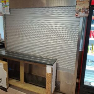 Vitrine de présentation réfrigérée de marque Foster. 198 x 180 x 80 cm. Localisation: cuisines