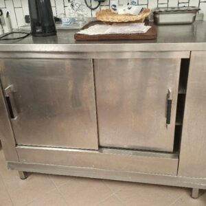 Placard en inox alimentaire à 2 portes coulissantes. 114 x 140 x 80 cm. Localisation: cuisines