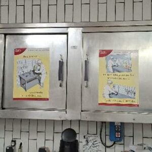 Placard mural en inox alimentaire ouvrant à 4 portes coulissantes. 76 x 300 x 40 cm. Localisation: cuisines