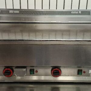 Plancha lisse 3 feux. 45 x 98 x 61 cm. Localisation: cuisines