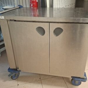 Chariot maintien au chaud de marque Blanco à 2 portes. 88 x 70 x 98 cm. Localisation: cuisines