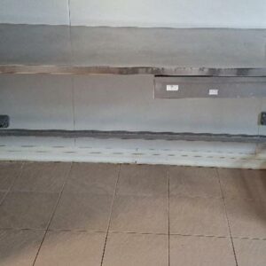 Table de préparation sur roulettes avec 1 tiroir en ceinture. 90 x 200 x 70 cm. Localisation: cuisines