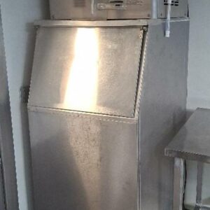 Machine à glaçon de marque Scotsman modèle MF36 (glace pilée). 179 x 57 x 86 cm. Localisation: cuisines