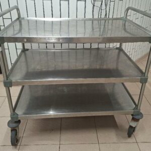Chariot de service en inox alimentaire à 3 niveaux. 95 x 99 x 60 cm. 4 unités. Localisation: cuisines