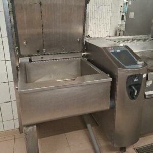 Sauteuse basculante de marque Frima modèle Vario Cooking Center. 121 x 117 x 95 cm. Localisation: cuisines