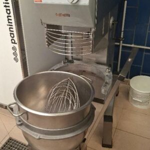 Batteur mélangeur de marque Dito Sama modèle BMX60. 144 x 68 x 86 cm. Localisation: cuisines