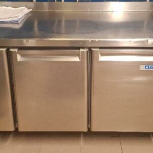 Placard réfrigéré ouvrant à 3 portes de marque Afinox. 94 x 192 x 70 cm. Localisation: cuisines