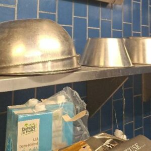 Etagère suspendue en inox alimentaire. 30 x 165 40 cm. Localisation: cuisines