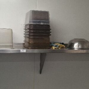 Etagère suspendue en inox alimentaire. 30 x 193 x 40 cm. Localisation: cuisines