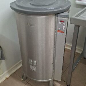 Essoreuse à salade de marque Dito Sama modèle ELX75. Localisation: cuisines