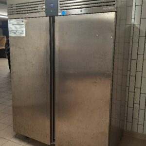 Armoire réfrigérée positive sur roulettes à 2 portes de marque Foster modèle EP1440L. 208 x 144 x 82 cm. Localisation: cuisines