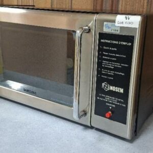 Four micro-ondes 1000 watts de marque Samsung. 2 unités. Localisation: rie