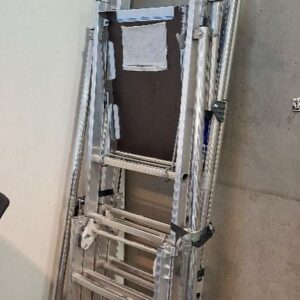 Plate-forme de travail de marque Tubesca en aluminium. Hauteur max 3,5 mètres. Capacité max 150 kg. Localisation: 19 rue Neuve Tolbiac - 75013 Paris (1er étage ascenseurs)
545 ou 546