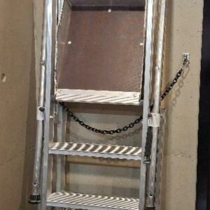 Plate-forme de travail de marque Tubesca en aluminium. Hauteur 3,15 m. Poids maxi 150 kg. Localisation: 19 rue Neuve Tolbiac - 75013 Paris (1er étage ascenseurs)