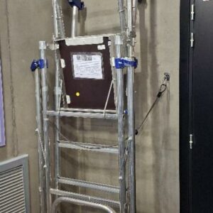 Plateforme de travail de marque Nitto en aluminium. Poids maxi 150 kg. Localisation: 19 rue Neuve Tolbiac - 75013 Paris (5ème étage ascenseurs)