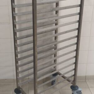 Chariot échelles à 15 niveaux de marque Tournus Équipements en inox alimentaire. 150 x 60 x 39 cm. Localisation: Tour Coeur Défense - 92400 Courbevoie