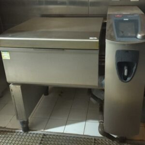 Sauteuse de marque Frima modèle Vario Cooking Center. 113 x 115 x 95 cm. Localisation: Tour Coeur Défense - 92400 Courbevoie