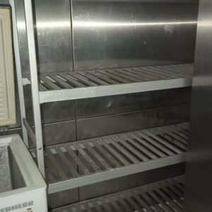 2 rayonnages de marque Fermod dont: 170 x 123 x 46 cm et 174 x 88 x 50 cm. Localisation: Tour Coeur Défense - 92400 Courbevoie