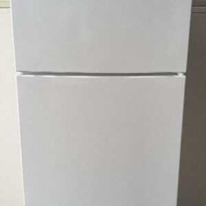 Combiné réfrigérateur congélateur de marque Siemens modèle KD29VVW30, capacité 267 litres. Dim : 160 x 60 x 65 cm. Localisation : 30 rue Beauregard - 60440 Nanteuil-le-Haudouin