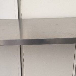 Etagère murale rectangulaire en inox alimentaire. Dim : 50 x 120 x 50 cm. 2 unités. Vendu à l'unité avec faculté de réunion. Localisation : 30 rue Beauregard - 60440 Nanteuil-le-Haudouin