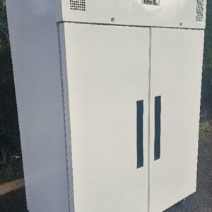 Chambre climatique réfrigéré positive sur roulettes de marque Polar modèle CC663-E-02. Dim : 200 x 133 x 81 cm. Localisation : 30 rue Beauregard - 60440 Nanteuil-le-Haudouin